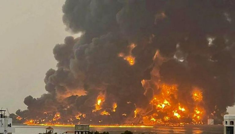 الحديدة تحت النار.. إسرائيل تضرب شريان الحوثي وتشل الميناء