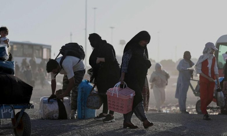 بين التجسس والسياسة.. إيران تُرحّل اللاجئين الأفغان تحت ذرائع أمنية