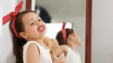 خطر خفي في عبوة مكياج: تأثيرات مستحضرات التجميل على نمو الأطفال
