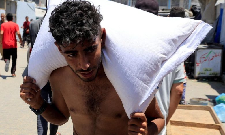فاجعة المساعدات في غزة.. إسرائيل تعترف بسقوط مدنيين