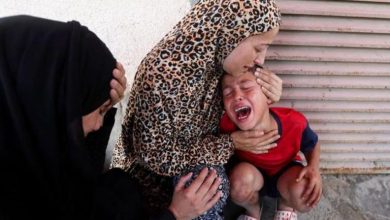 من يوقف نزيف غزة؟ مشهد الحليب الملطخ بالدماء يهز الضمير العالمي