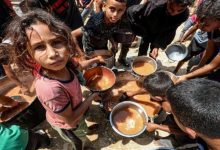 أمعاء خاوية.. حكاية الحصار الذي جعل من الخبز سلاحًا