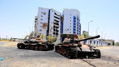 الازدواجية الحكومية تُفاقم الفوضى.. السودان في مفترق طرق خطير