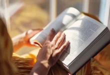 القراءة في خطر.. وسائل التواصل تزيح الكتب من حياة الجيل الجديد