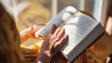 القراءة في خطر.. وسائل التواصل تزيح الكتب من حياة الجيل الجديد