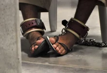 خرجت من الجحيم .. معتقل يكشف تفاصيل مرعبة من سجون الإخوان بمأرب