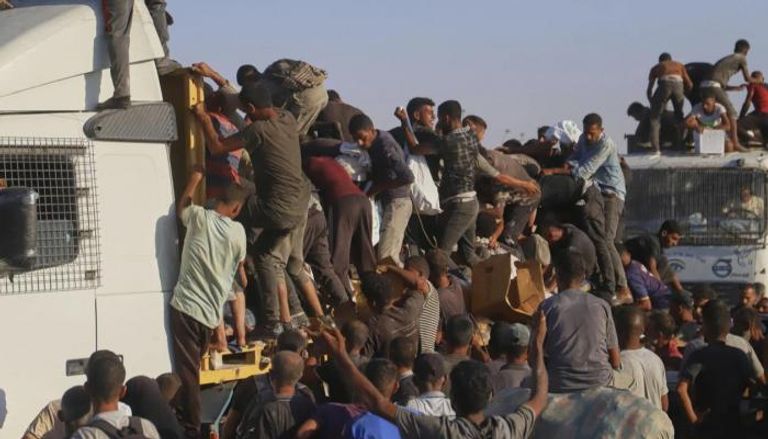 في قلب غزة.. حادث شاحنة كيسوفيم يسلط الضوء على مأساة الجوع والموت