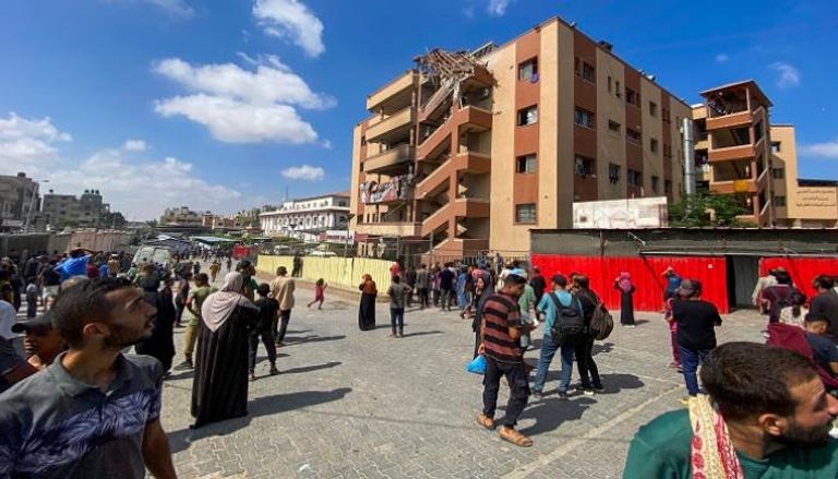 قصف مستشفى ناصر يثير صدمة عالمية.. النداءات تتصاعد لوقف الحرب