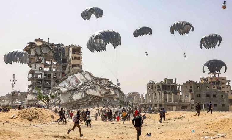 مفوض الأونروا يشكك بجدوى إنزال المساعدات على غزة