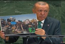 الجمعية العامة تشهد لحظة مؤثرة.. أردوغان يعرض صور ضحايا غزة