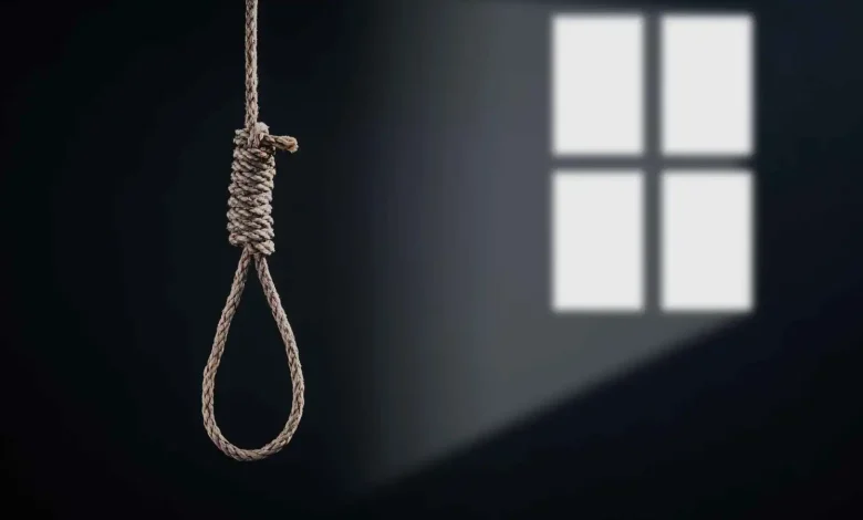 النهاية بالإعدام.. رجل يعذب زوجته ويحرقها حية بدافع عنصري