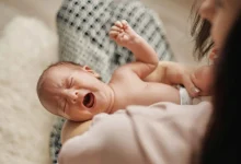 بكاء الأطفال المفاجئ.. هل هو طبيعي أم علامة على مشكلة؟