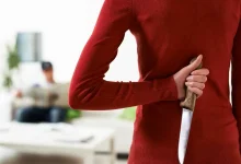 جريمة الغيرة.. امرأة تقتل عسكريًا سابقًا بعد عثورها على رسائل غرامية