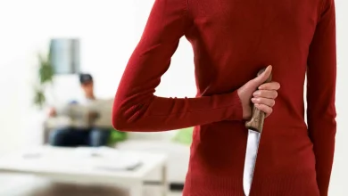 جريمة الغيرة.. امرأة تقتل عسكريًا سابقًا بعد عثورها على رسائل غرامية