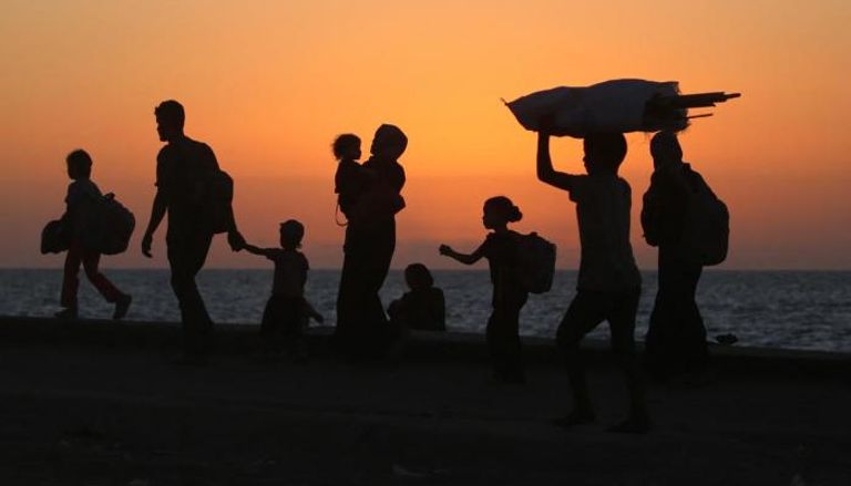 غزة المنكوبة.. 2000 دولار تحدد مصير أسرة تحت النار