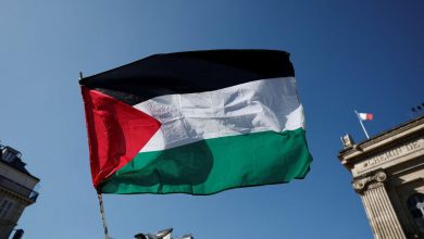 فرنسا على صفيح ساخن.. جدل واسع حول العلم الفلسطيني فوق البلديات