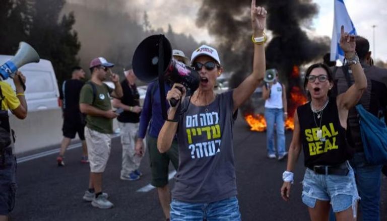 قبل لقاء الحسم.. عائلات الرهائن الإسرائيليين تستغيث بترامب