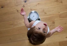 لا تجعلوا الميزان مرجعكم.. الاهتمام بالعادات الصحية هو الأهم للأطفال