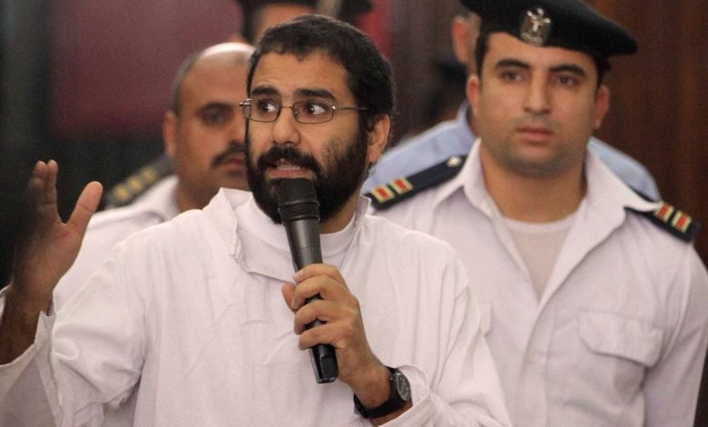 هل يخرج علاء عبدالفتاح قريبًا؟ مصر تدرس الإفراج عنه ضمن عفو رئاسي
