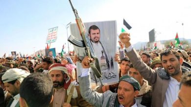 الحوثيون في مواجهة موظفي الإغاثة... هل يخافون المساعدات أم من يكشفون المستور؟