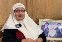 اللقاء المنتظر منذ عقود.. حليمة شماسنة تلتقي ابنيها الأسيرين المحررين