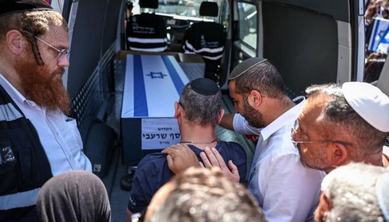 تل أبيب تتهم حماس بإعدام رهائن بعد اكتشاف بقايا جثة أحدهم