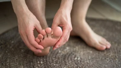 علامات في القدمين تكشف إصابتك بأمراض القلب أو السكري