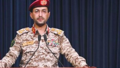 لحوثيون يتبنون هجومًا جديدًا على سفينة شحن في خليج عدن