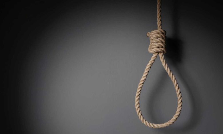 مراهق يموت أثناء تصوير مشهد انتحار وهمي... كيف تحولت “المحاكاة” إلى واقع؟