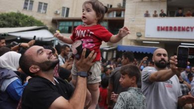 من الركام إلى الأمل.. غزة وتل أبيب تستقبلان الهدنة بمشاعر متناقضة (صور)