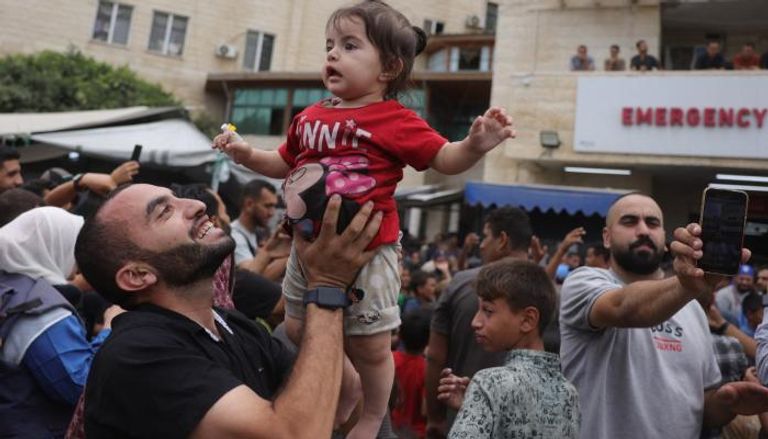 من الركام إلى الأمل.. غزة وتل أبيب تستقبلان الهدنة بمشاعر متناقضة (صور)