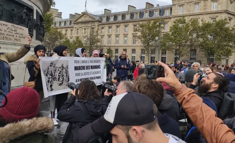 يسار فرنسا يهتز على وقع فضيحة الإخوان.. انسحاب مدوٍّ من الصفوف الأولى