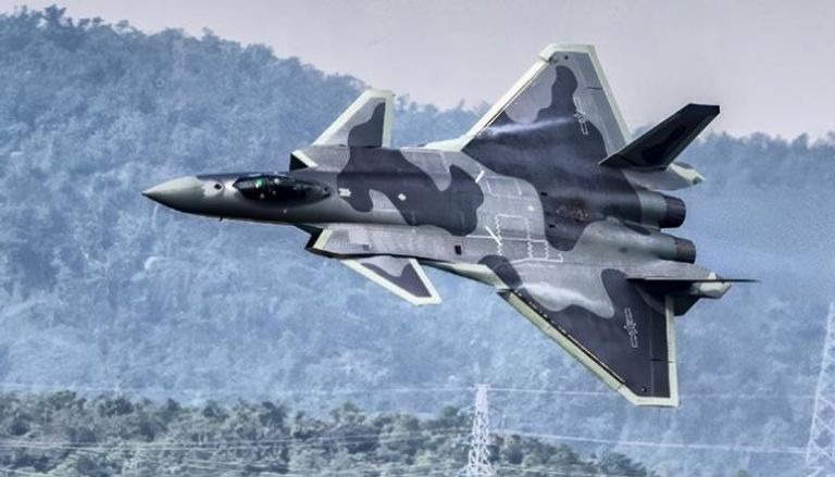 اشتباك فوق السحاب.. مقاتلتان تكشفان مستقبل القوة الجوية بين واشنطن وبكين