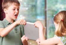 الأجهزة اللوحية مقابل التفاعل الأسري.. حرمان الأطفال يغير سلوكهم للأفضل