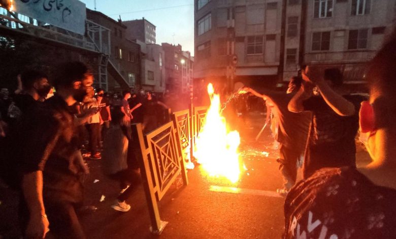 الشارع الإيراني تحت الضغط.. ارتفاع أسعار الوقود يهدّد الهدوء الاجتماعي