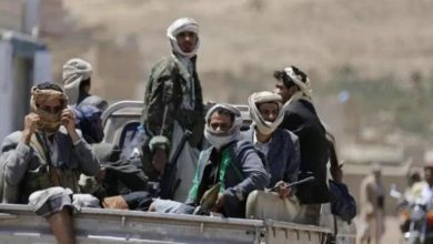 جريمة جديدة في الحديدة.. الحوثيون يقتلون سيدة في قصف جوي