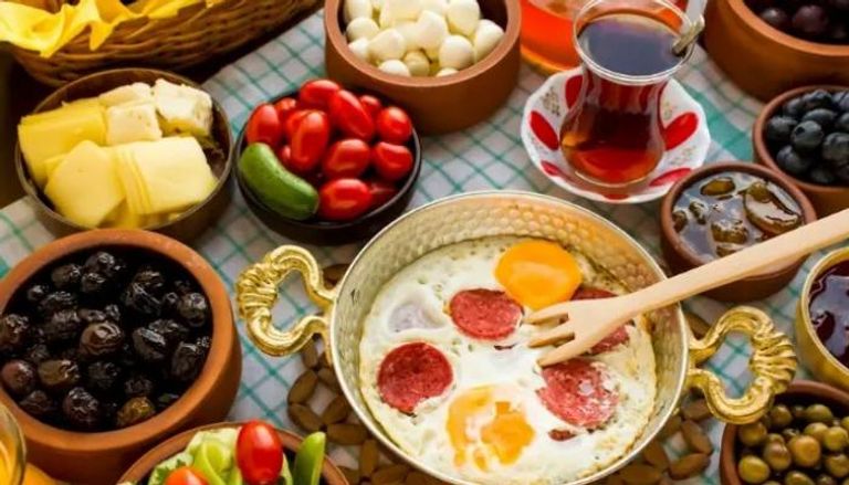 حرَم أسرته من الإفطار.. القضاء التركي يصدر حكمًا بالسجن على زوج