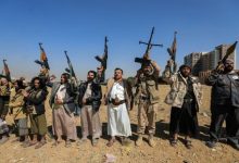 صنعاء تغلي بالصمت.. الحوثي يطارد دعاة التهدئة ويعتقل سياسياً بارزا