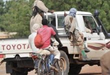 مالي تكسر شوكة القاعدة.. حصار طويل بلا نتائج للتنظيم