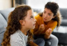 من التربية إلى التدمير.. حين تفقد الابنة ثقتها بسبب نقد أمها