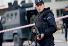 من الشاشة إلى الفوضى.. مشهد اقتحام قناة تركية يهز الرأي العام