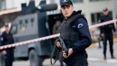 من الشاشة إلى الفوضى.. مشهد اقتحام قناة تركية يهز الرأي العام