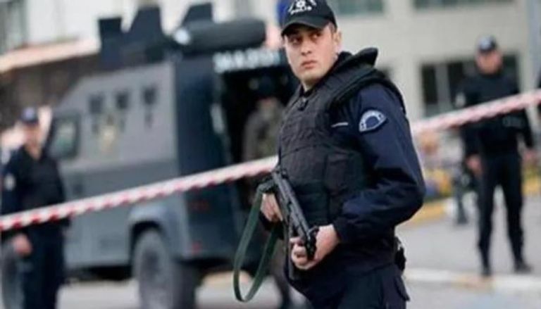 من الشاشة إلى الفوضى.. مشهد اقتحام قناة تركية يهز الرأي العام