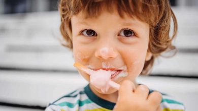 الأطعمة المحببة للصغار.. هل تخفي كارثة صحية؟