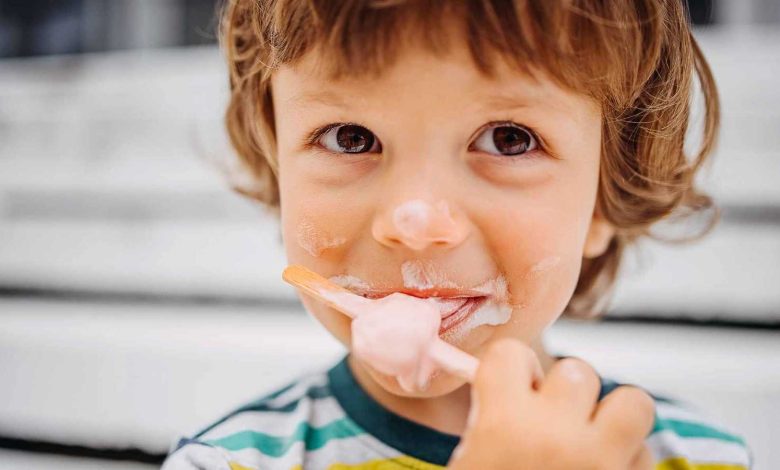 الأطعمة المحببة للصغار.. هل تخفي كارثة صحية؟