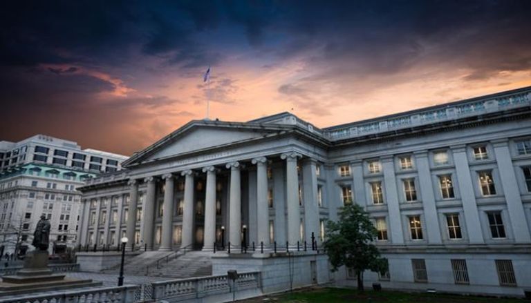 أسطول الظل تحت الضغط: عقوبات تعرقل تمويل التسلح الإيراني