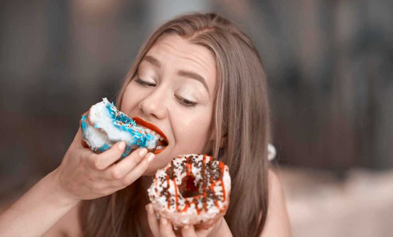 لماذا يقول جسمك نعم للحلوى رغم الامتلاء؟