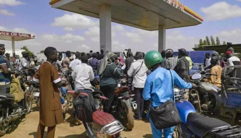 مالي 2025.. القاعدة تشدد الخناق على أرض الذهب