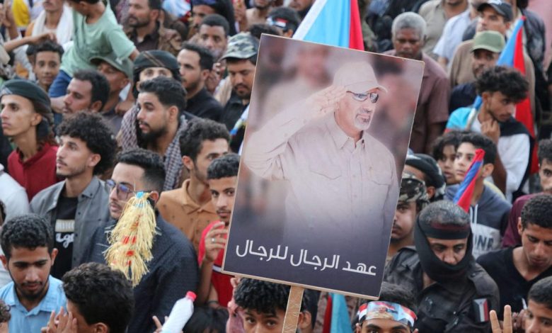 الانتقالي الجنوبي يعزز قيادته العسكرية.. الزبيدي على خط المواجهة