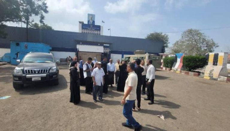 الانتقالي الجنوبي يندّد بإغلاق مقر له بعدن ويحذّر من عودة القمع